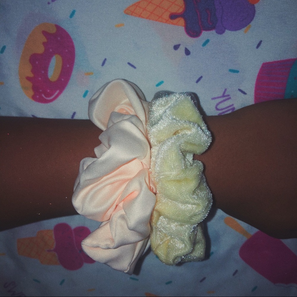 ♡ FINAL SALE ♡ peach cobbler scrunchie set